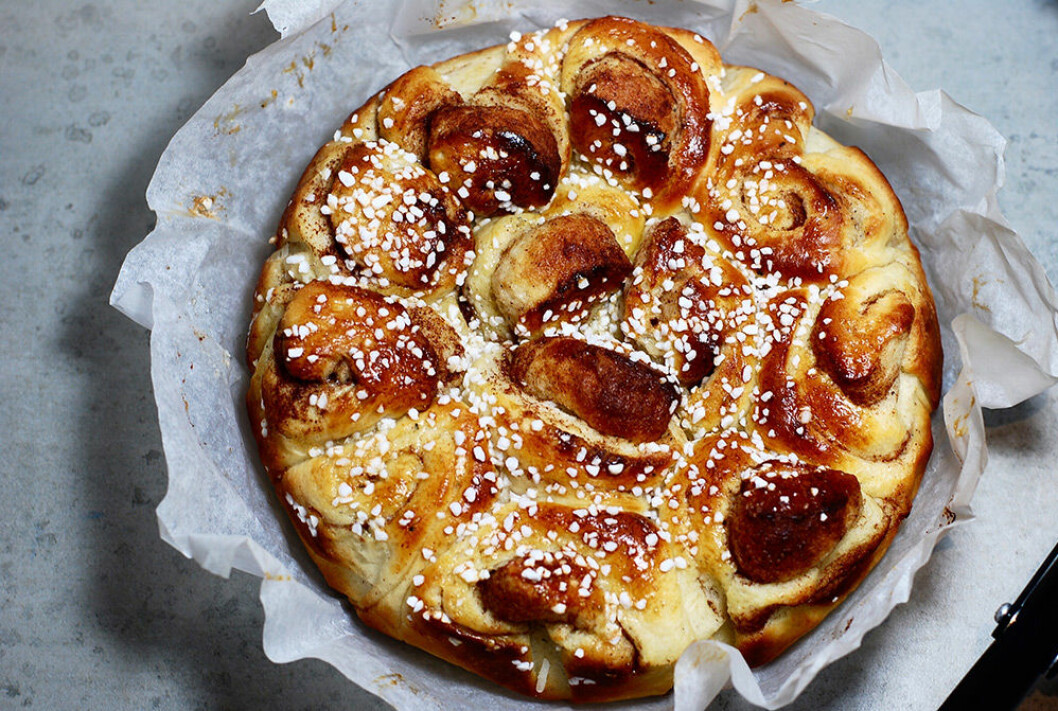 Brytkanelbullar i form. Brytkanelbullar i form.