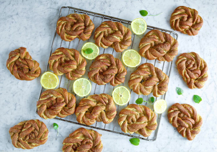 Recept på bullar med lemon curd och lakritssocker