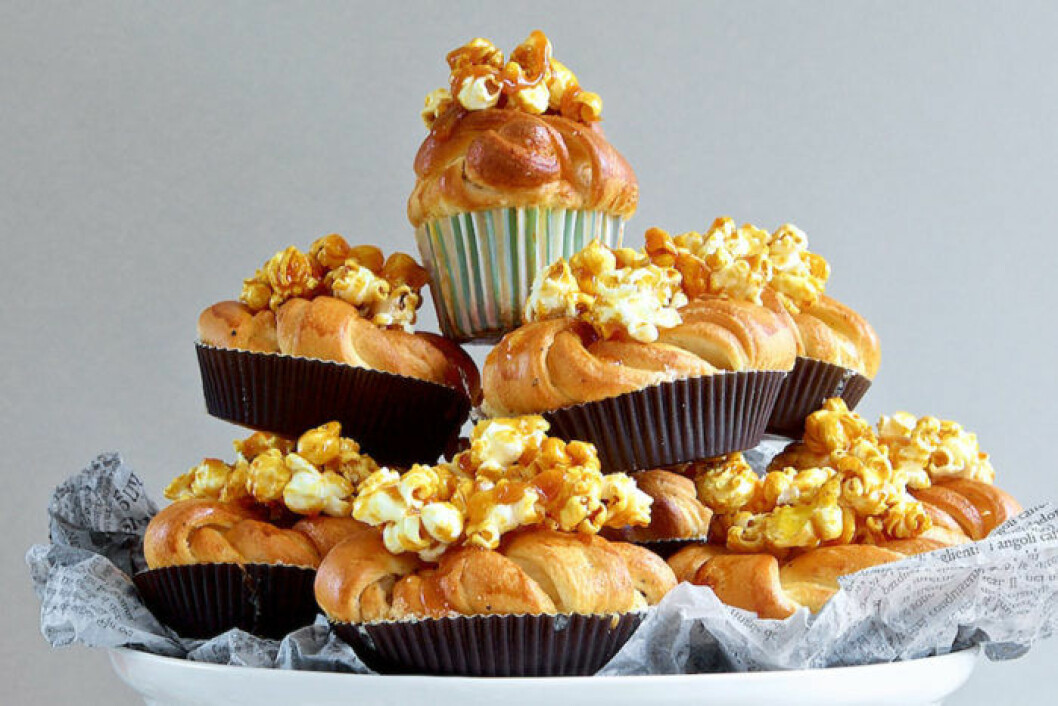 Smörbullar med karamellpopcorn. Smörbullar med karamellpopcorn.