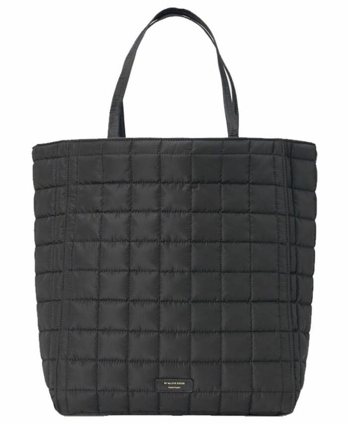 svart quiltad toteväska