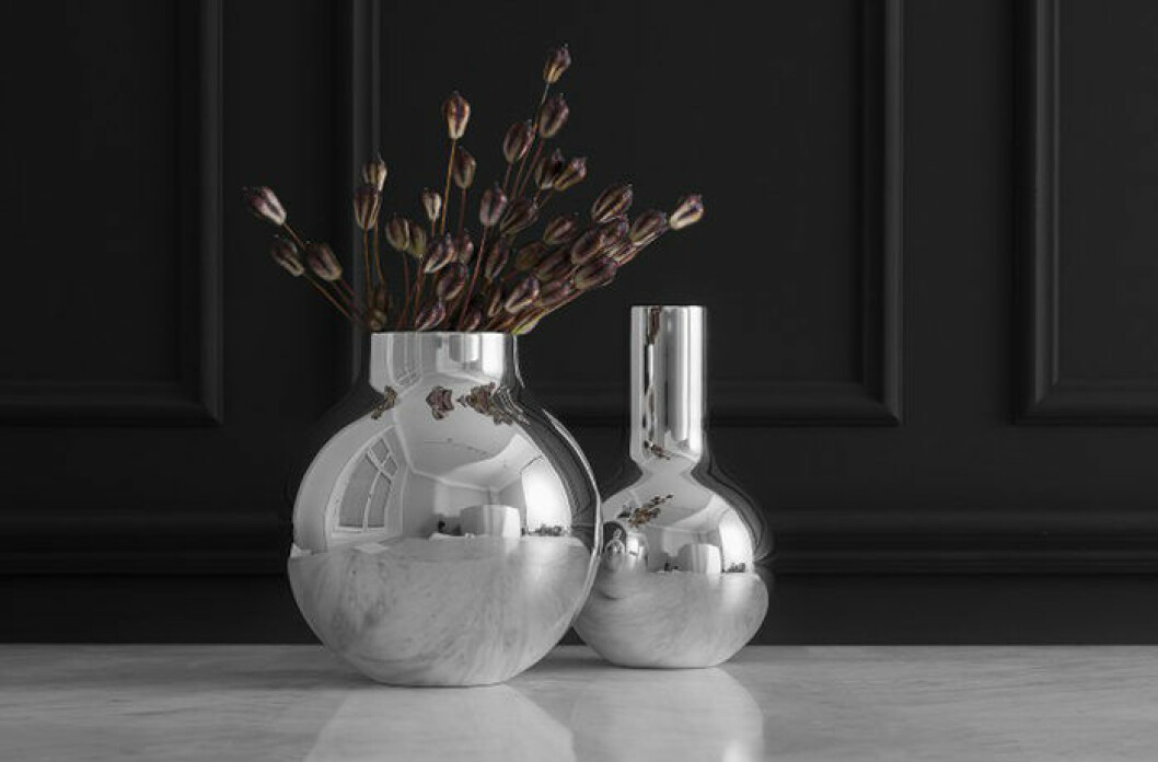 Foto: <a href="http://www.bybinett.se/skultuna-boule-vase-large-silver" target="_blank" rel="noopener">Bybinett/Skultuna</a> Metallvaser