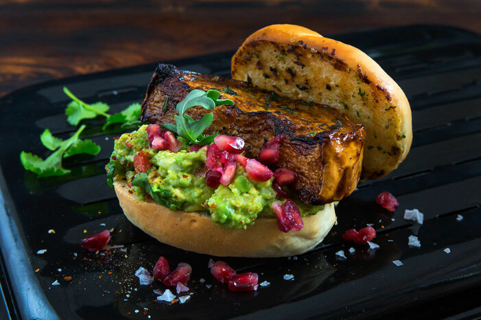 Recept på butternutburgare med guacamole och granatäpple