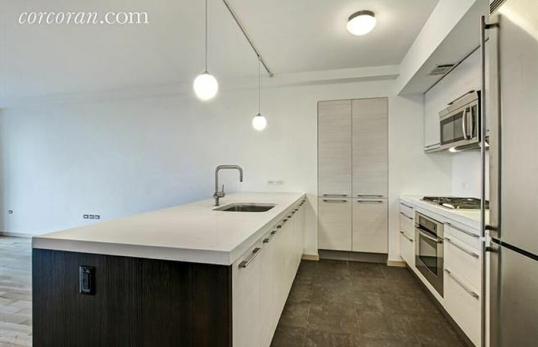 I lägenheten finns ett stort kök. Foto: <a href="http://www.corcoran.com/nyc/Listings/Display/3838545" target="_blank" rel="noopener">Corocran group</a> candice4