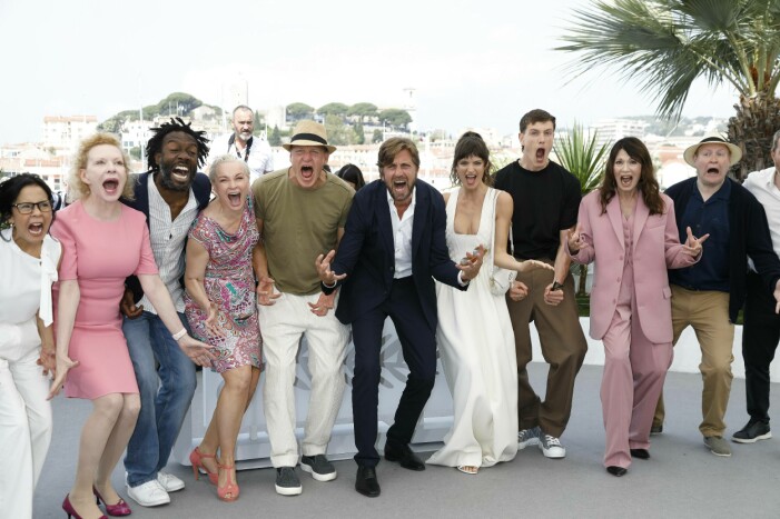 Skådespelarna i Triangle of Sadness på filmfestivalen i Cannes