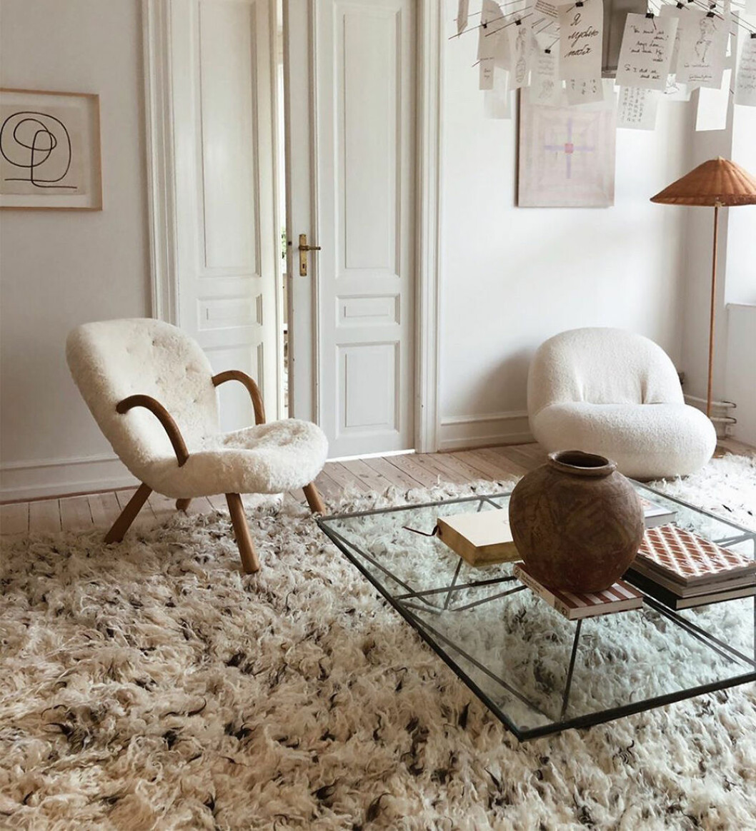 Underbart lurvigt från nystartade Cappelen Dimyr som tillverkar sina vackra mattor för hand. Foto: Ellen Dixdotter/<a href="https://www.instagram.com/cappelendimyr/" target="_blank" rel="noopener">Cappelen Dimyr</a> Trendig hårig matta från Cappelen Dimyr