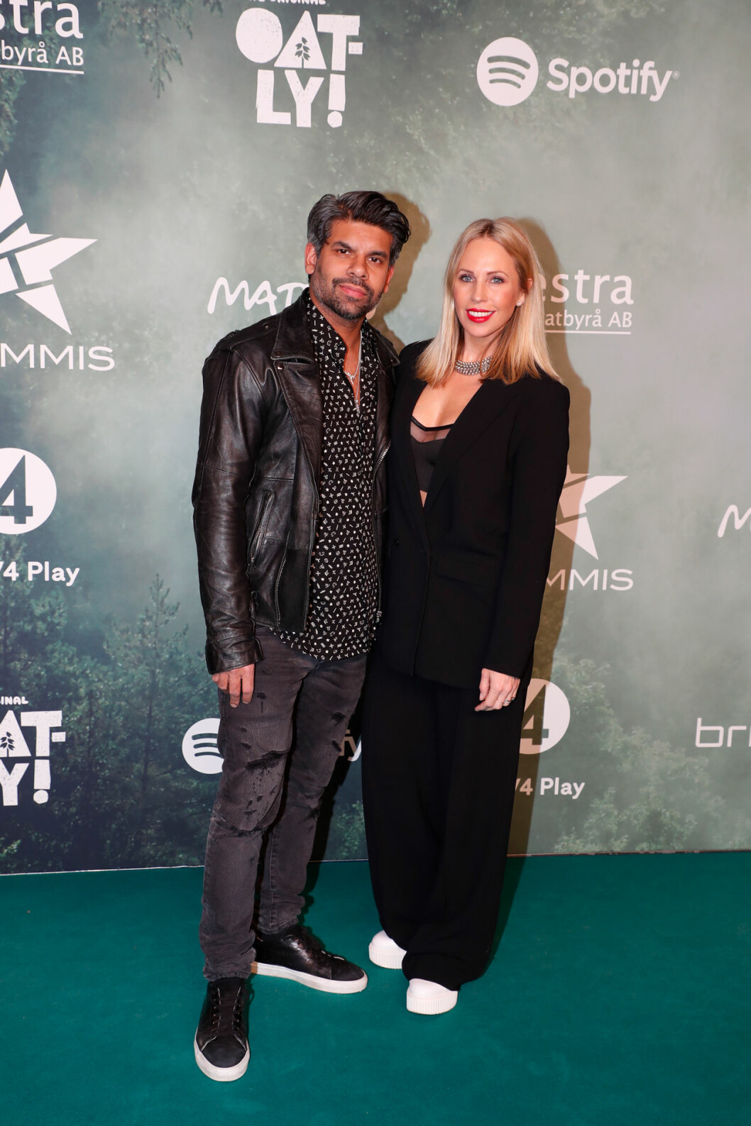 Carl Falk och Malin Gramer. Carl Falk och Malin Gramer på röda mattan på Grammis 2020