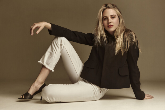 ”Skådespelare har ett stort ansvar att porträttera människor för hur de ser ut och är”, säger Carla Sehn om sin bransch. Carla Sehn är aktuell i Folk med ångest på Netflix 2021