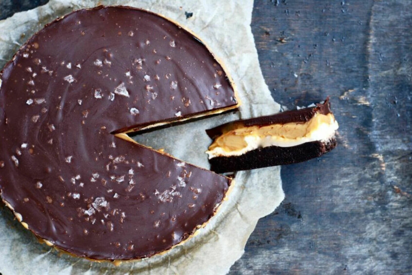 Svårslagen kladdkaka med härligt kladdig botten, fluffig marshmallow, underbar chokladtryffel med både söta och salta smaker. Svårslagen kladdkaka med härligt kladdig botten, fluffig marshmallow, underbar chokladtryffel med både söta och salta smaker.