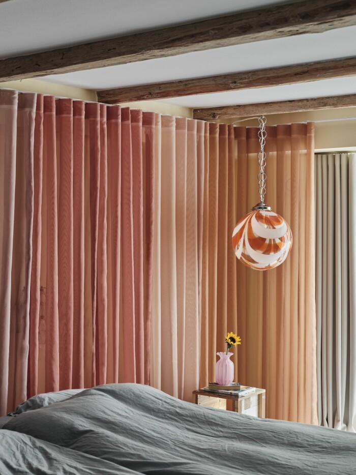 Hemma hos Cathrine de Lichtenberg ELLE Decoration sovrum textil Kvadrat