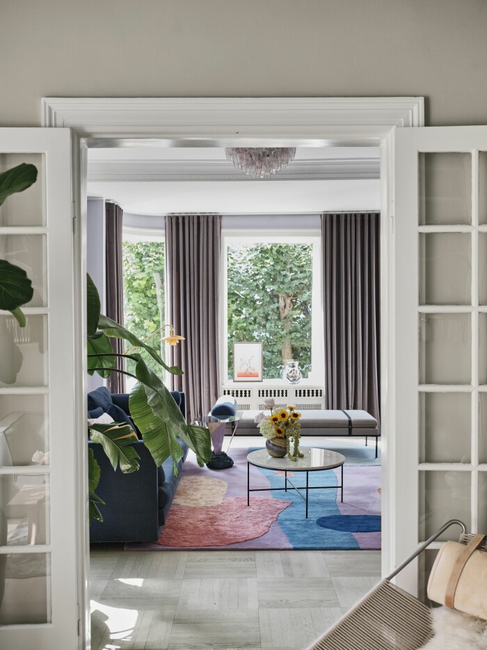 Hemma hos Cathrine de Lichtenberg ELLE Decoration vardagsrum matta Layered