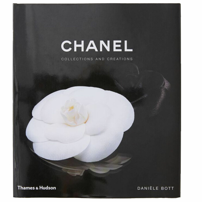 svart coffeetablebok med chanel