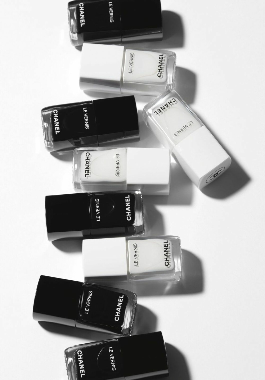 Le Vernis Longwear Black och Le Vernis Longwear White, 305 kr. Le Vernis Longwear Black och Le Vernis Longwear White
