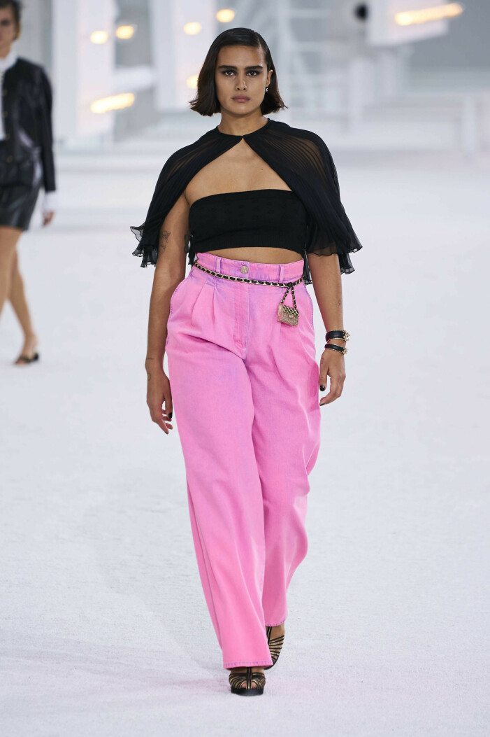 Chanel SS21. Pigg rosa liver upp vårmodet 2021