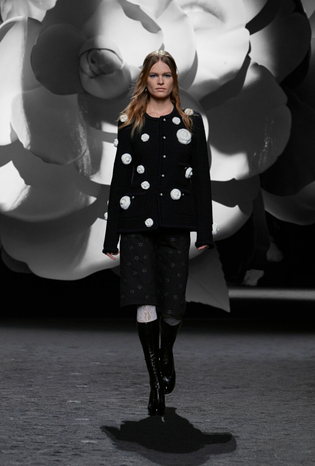 Chanel AW23 – kofta med blommor.