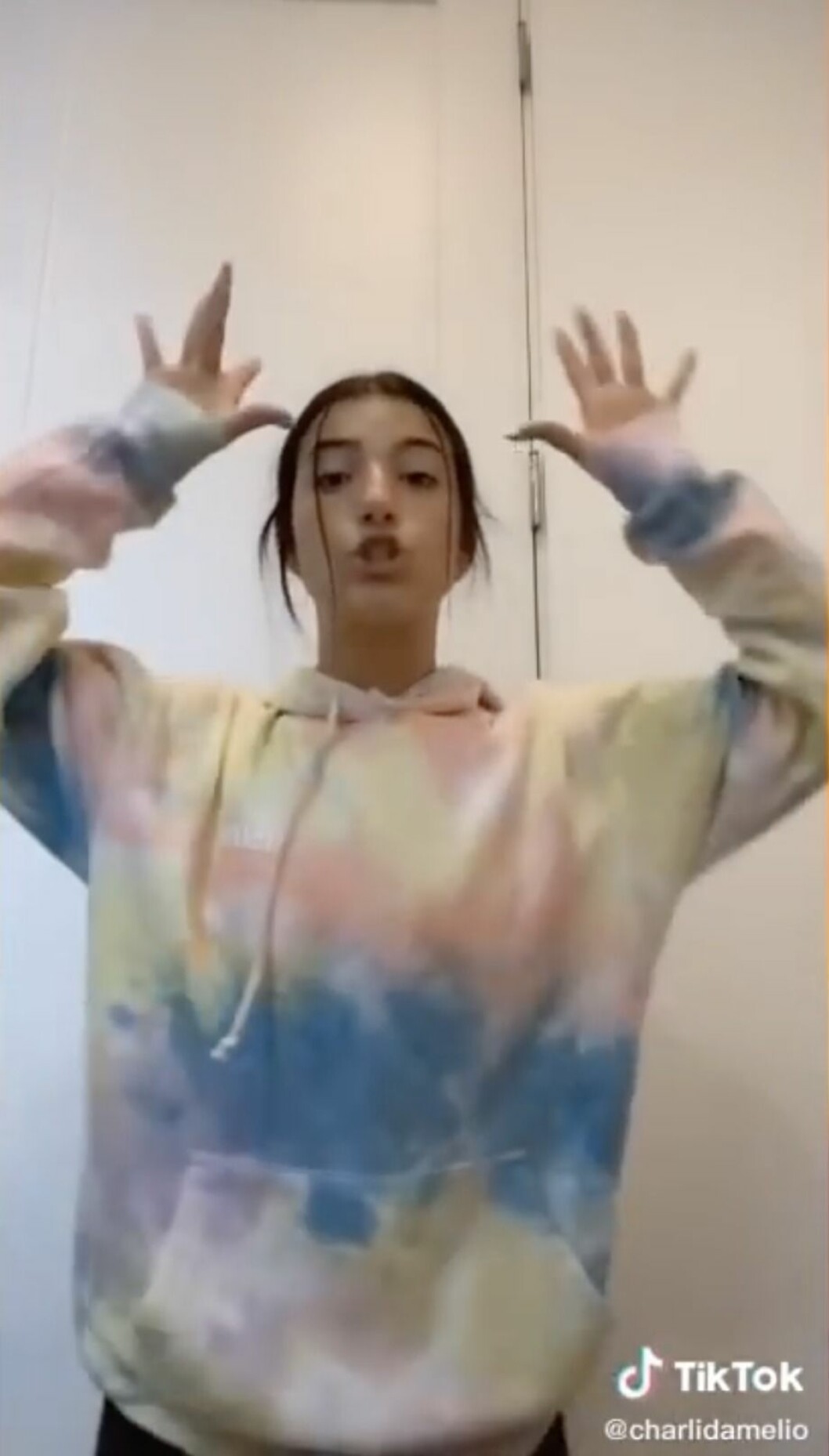 Charlie D'amelio dansar på TikTok 