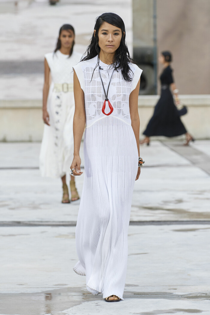 Chloé SS21. Vit klänning sommar 2021
