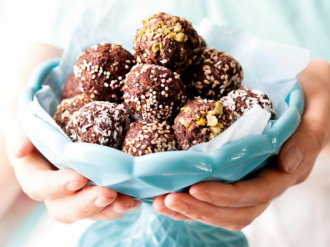 Chokladbollar med olika strössel. Chokladbollar med olika strössel.