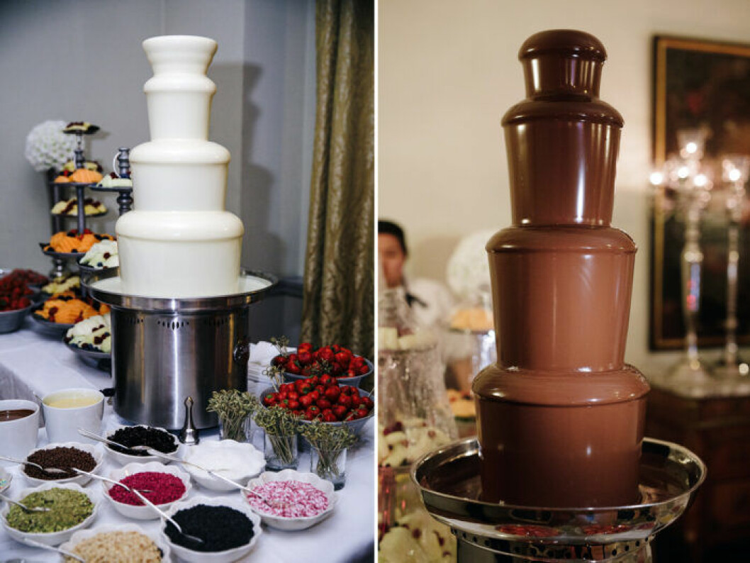 Chokladfontäner, strössel, frukter och bär. Chokladfontäner, strössel, frukter och bär.