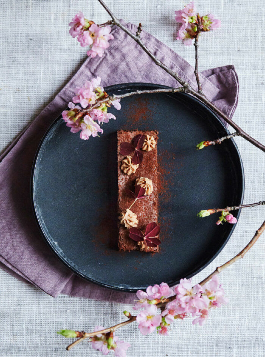 Chokladkaka med kaffe och mjölkchoklad. Recept på chokladkaka med kaffe och mjölkchoklad