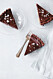 Chokladkaka med karamellfyllning och flingsalt