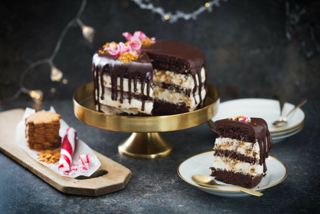 Chokladtryffeltårta med papparkaka och polkagris. Chokladtryffeltårta med papparkaka och polkagris.
