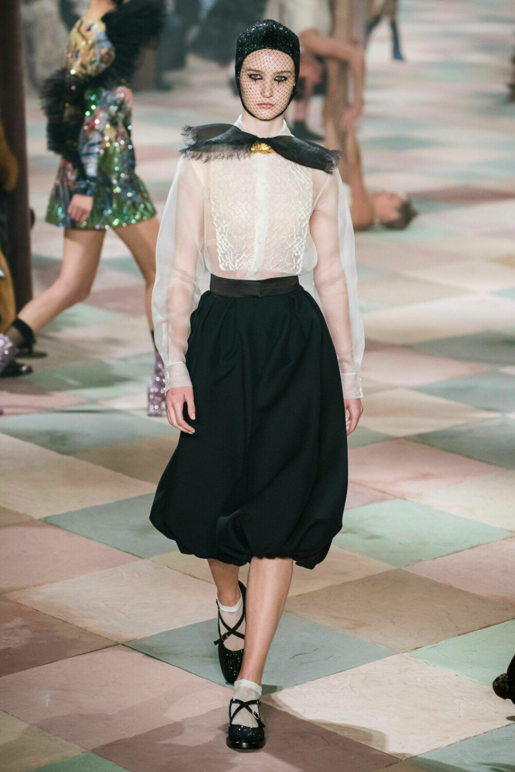 Svart och vitt på Diors SS19 haute couture–visning