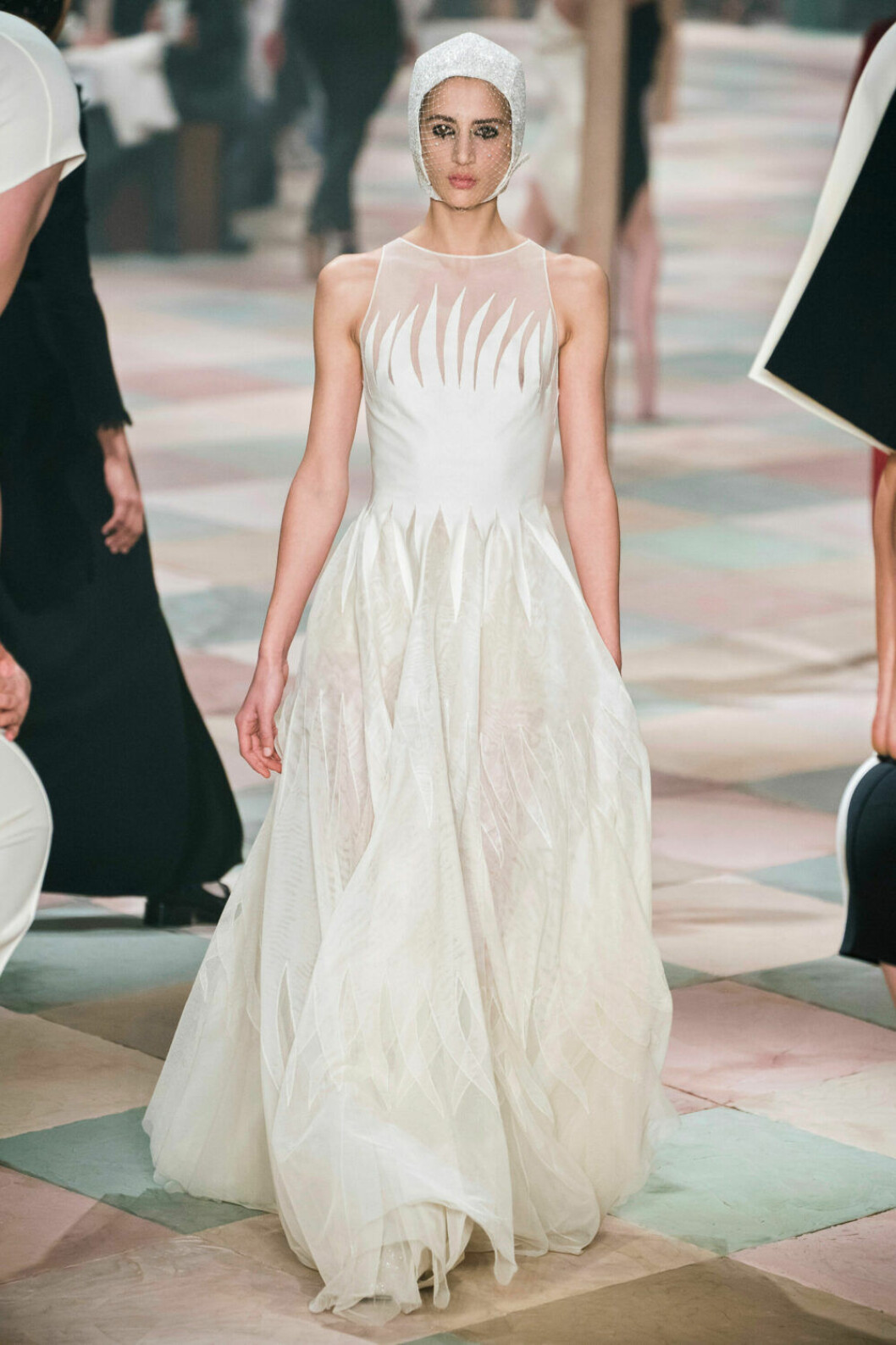 Böljande vitt på Diors SS19 haute couture–visning