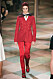 Underbar röd kostym på Diors SS19 haute couture–visning
