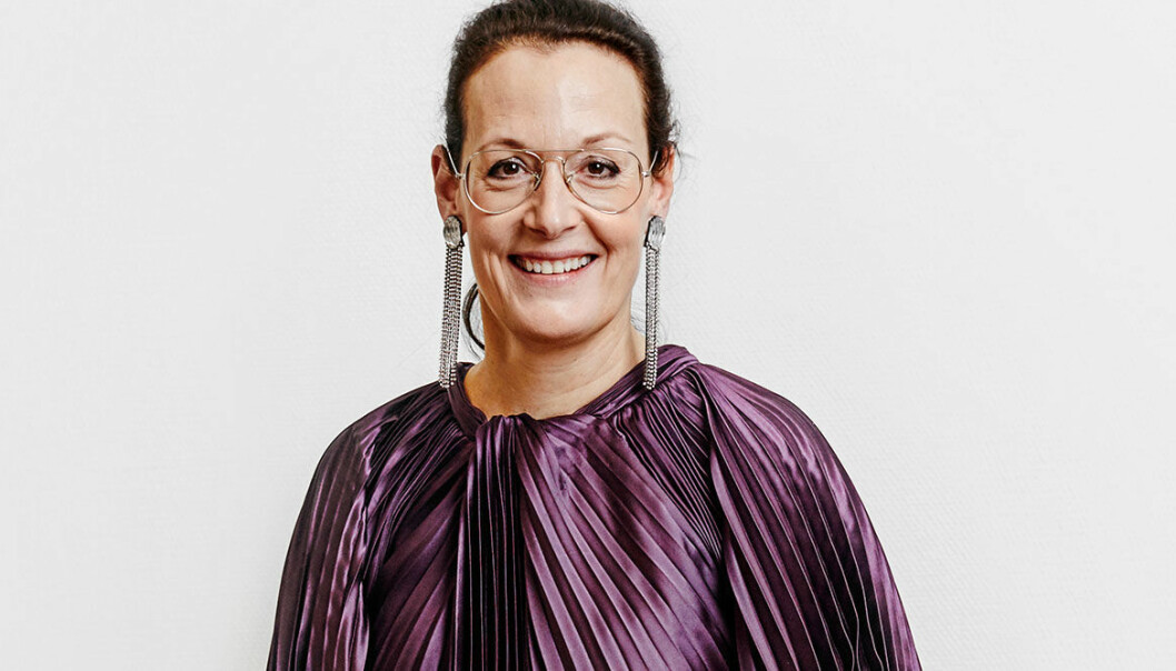 Cia Jansson i SVT:s Nobelsändning – i klänning från Jennifer Blom