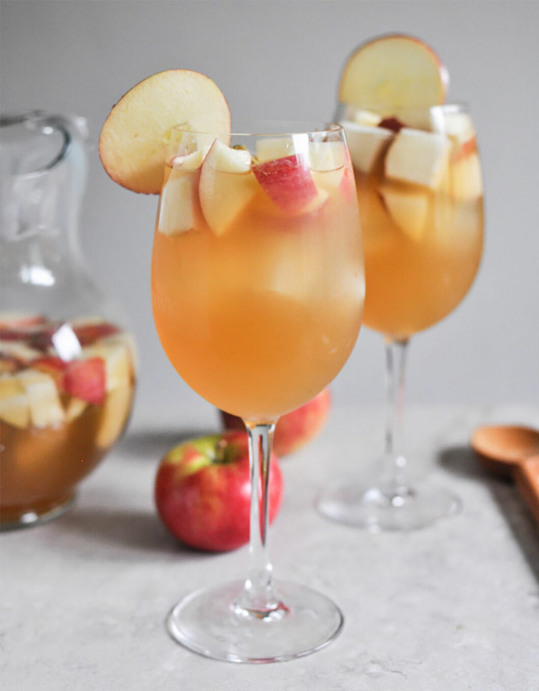 Äppelcidersangria. Foto: <a href="http://www.howsweeteats.com/2012/10/apple-cider-sangria/" target="_blank" rel="noopener">howsweeteats</a> Äppelcidersangria.