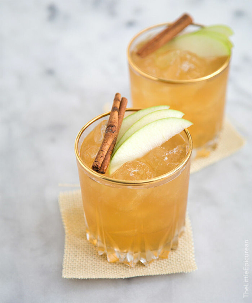 Cinnamon Sparkle. Via: <a href="http://www.thelittleepicurean.com/2014/10/apple-pie-moonshine-cocktail-2.html">thelittleepicurean</a> Cinnamon Sparkle. Via: thelittleepicurean