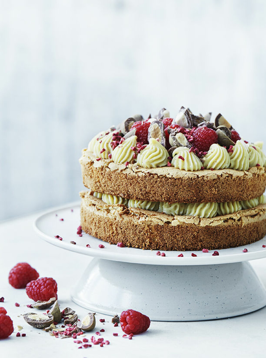 Sommartårta med smak av citron och hallon. Recept citrontårta