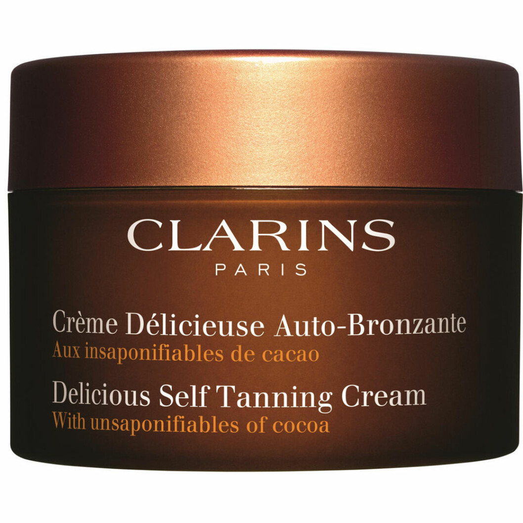 Créme Délicieuse Auto-Bronzante, från Clarins. <a href="https://track.adtraction.com/t/t?a=1117786221&as=1212076637&t=2&tk=1&epi=boostbranna&url=https://www.lyko.se/hudvard/solprodukter/brun-utan-sol/clarins-delicious-self-tanning-cream-150" target="_blank" rel="noopener">Här kan du köpa den</a>. Clarins self tanning cream