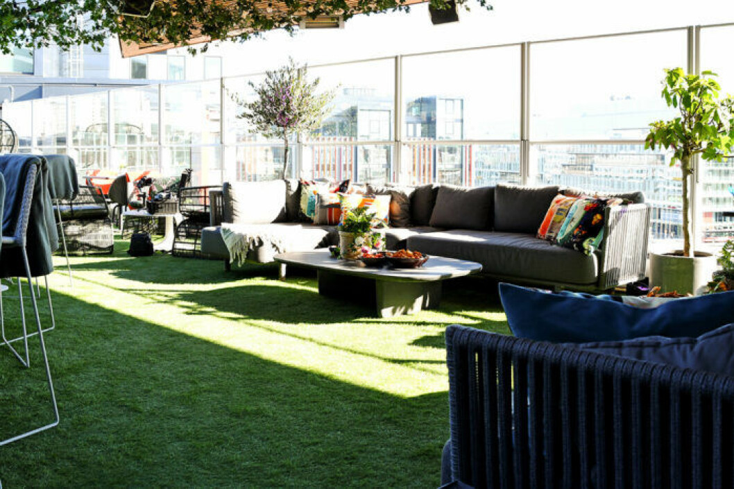 Clarin Hotel Signs takterrass Rooftop Garden Bar är en grönskande oas.