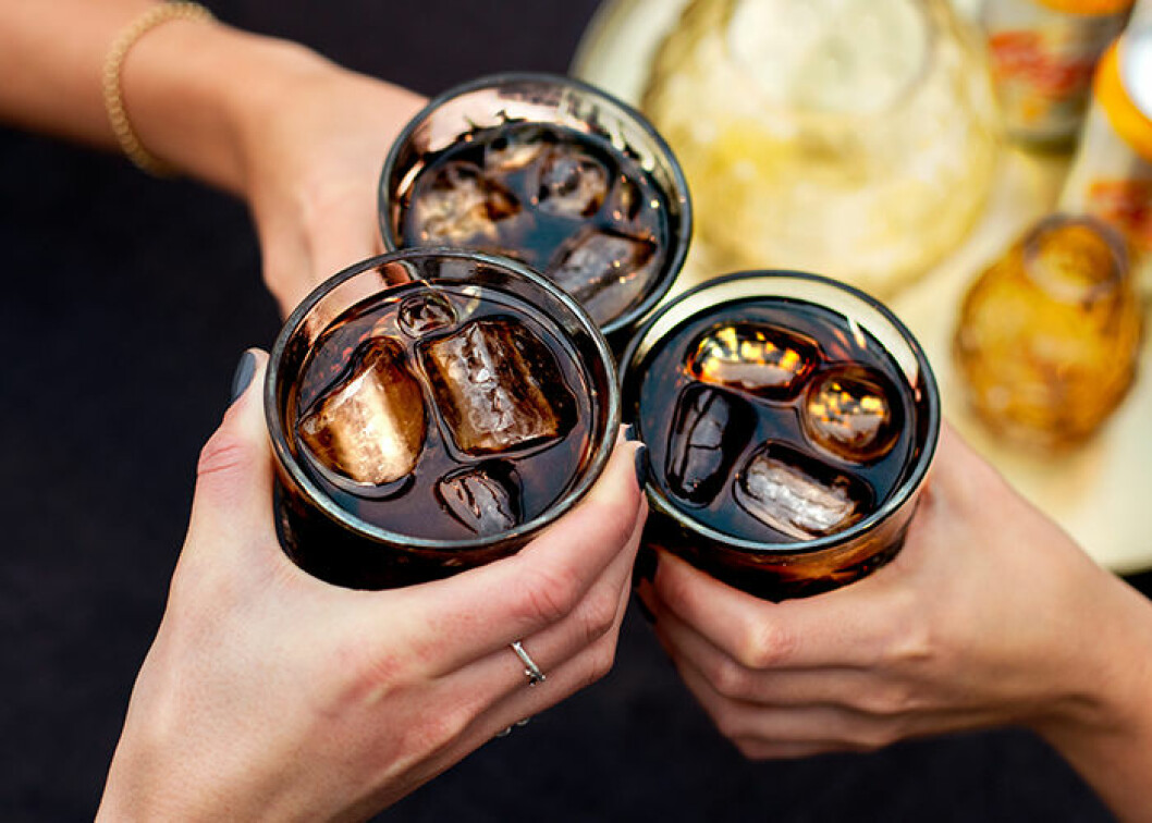 Tips! Bjud middagsgästerna på en läskande nyhet till maten – Coca-Cola light Exotic Mango! Coca-Cola light Exotic Mango!