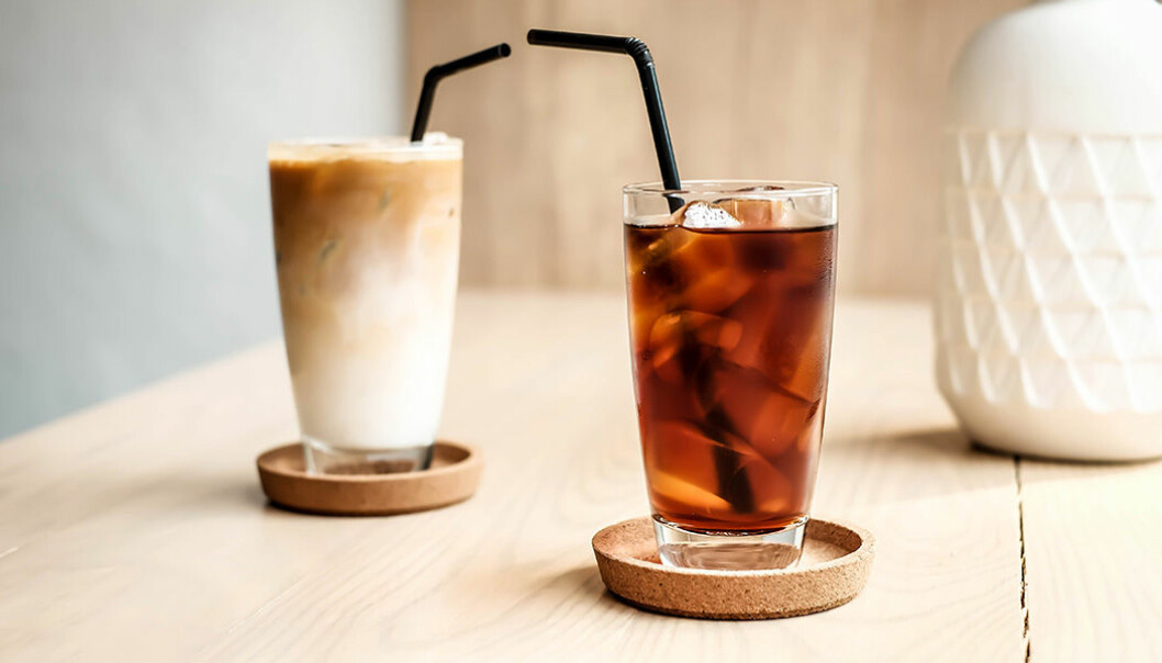 Cold brew-kaffe med och utan mjölk.