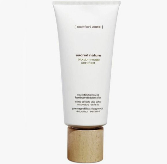 Comfort Zones Sacred nature bio gommage är en av beautyredaktörens bästa ansiktsskrubbar med korn. Klicka på bilden och kom direkt till peelingen. Comfort Zones Sacred nature bio gommage ansiktsskrubb med korn