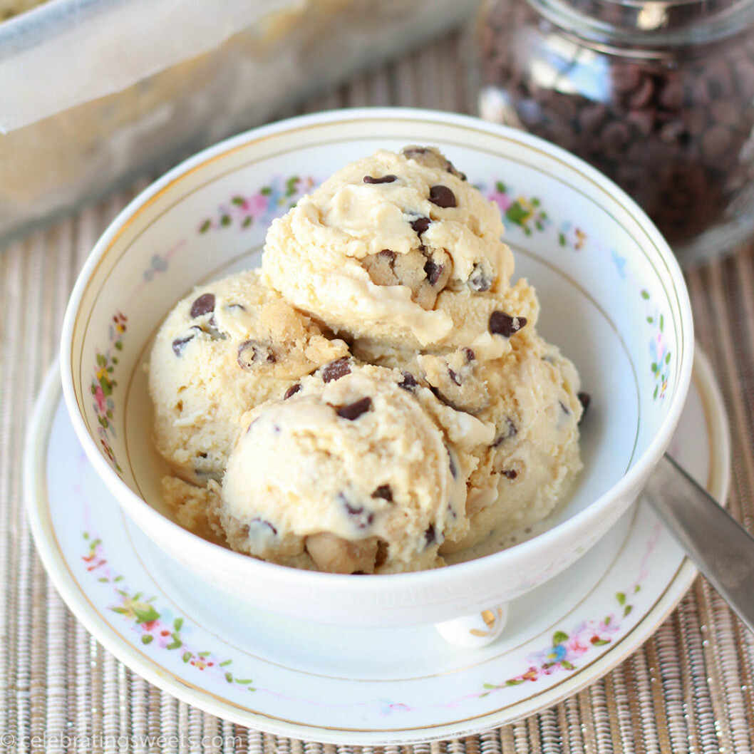 Gör din egen Cookie Dough-glass! Foto: <a href="http://celebratingsweets.com/ultimate-chocolate-chip-cookie-dough-ice-cream/" target="_blank" rel="noopener">Celebrating Sweets</a> Cookie-Dough-Ice-Cream