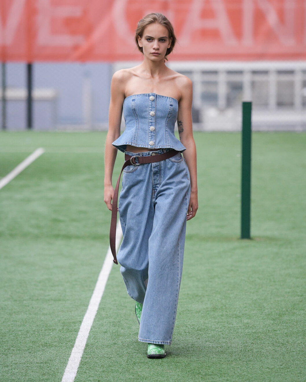 Ganni ss-20 ljusblå denimlook