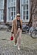 beige look med röd väska från Copenhagen Fashion Week steetstyle.