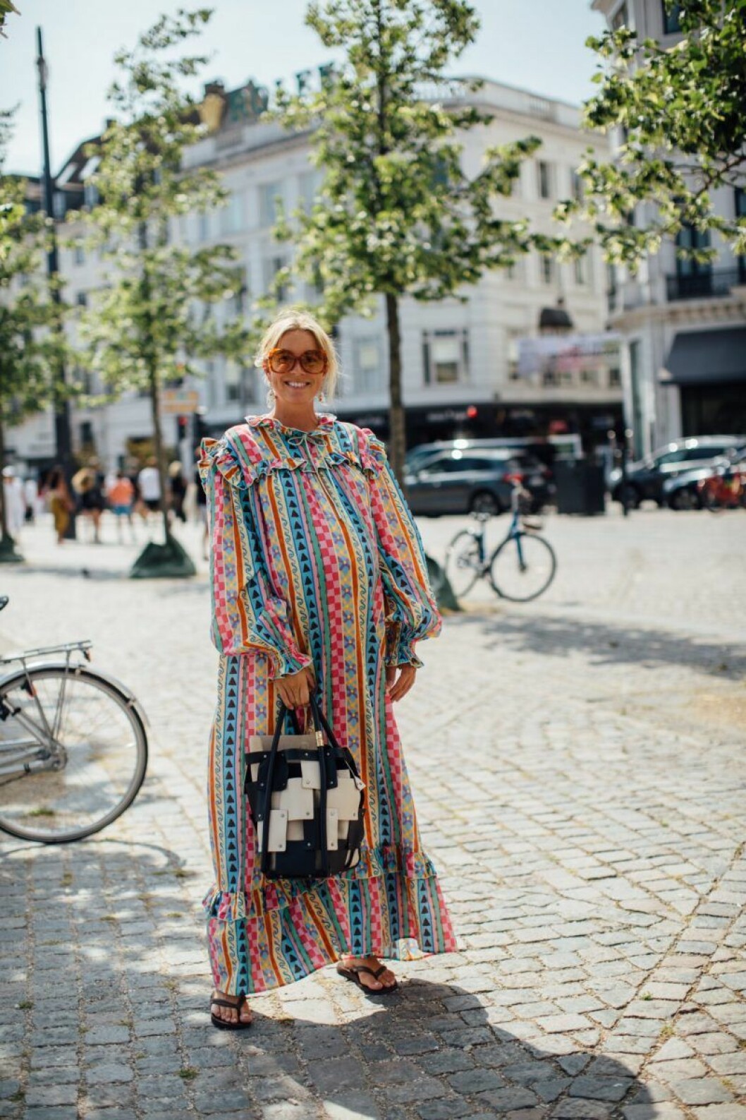 Hanna Stefansson satsar på maxiklänningen med magiskt mönster.