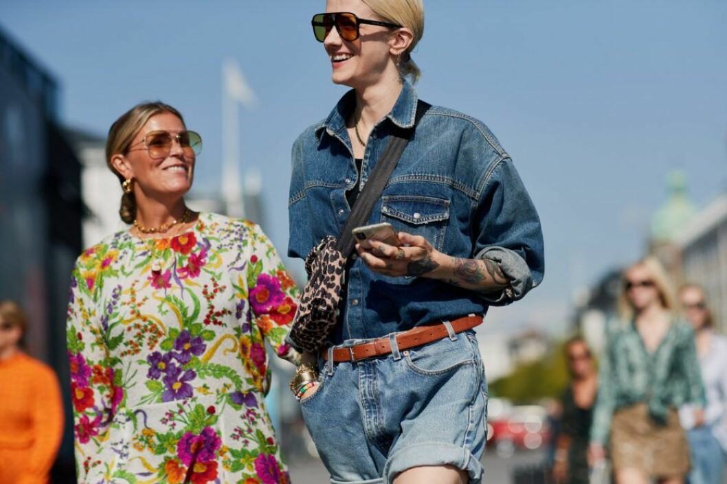 Kavla upp byxbenen och matcha jeansshortsen med en skjorta i samma material. Bryt av med ett bälte i en fin nyans av mahogny. Foto: Imaxtree. Kavla upp byxbenen och matcha jeansshortsen med en skjorta i samma material. Bryt av med ett bälte i terracotta. Foto: Imaxtree.