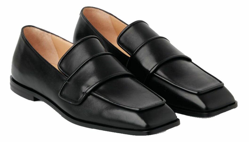 svarta loafers med kantig tå från cos.