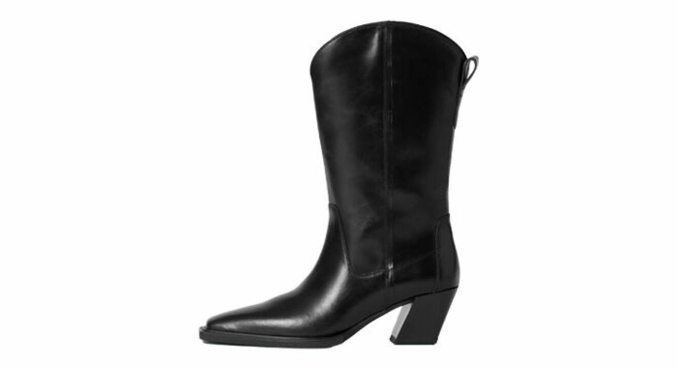 svarta westerninspirerade boots i läder med vinklad blockklack från Vagabond
