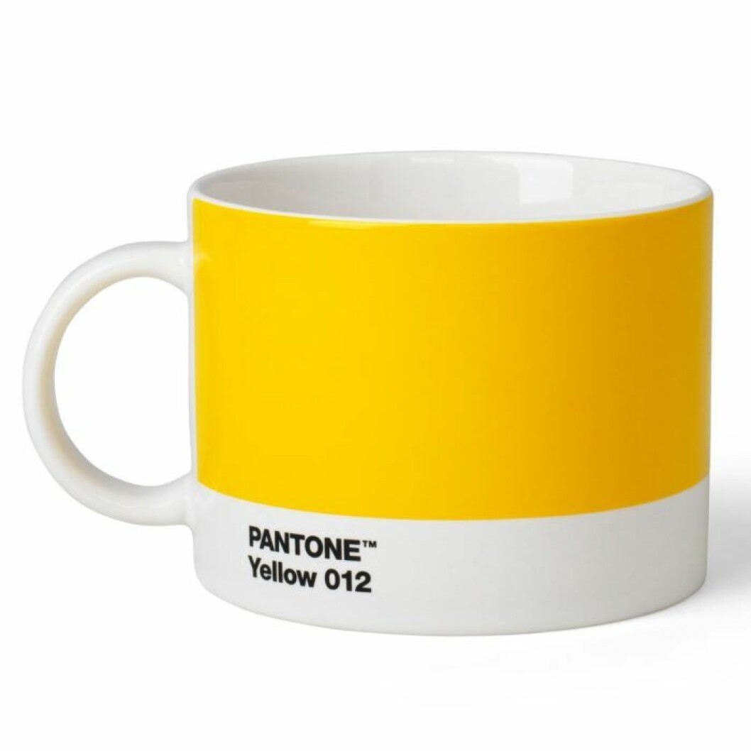Stilfull tekopp med lekfullt uttryck från Pantone Living för personen som älskar färgen gul.