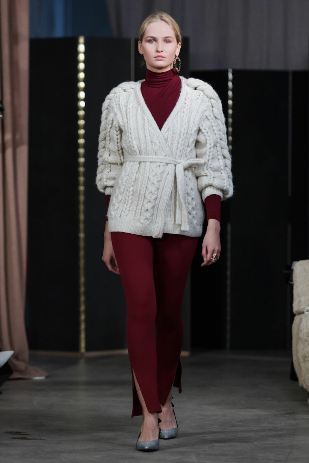 House of Dagmar AW18 Krämvit kabelstickad kofta från House of Dagmar AW18.