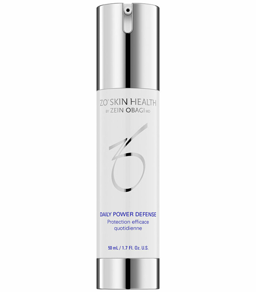 Daily Power Defense från <a target="_blank" rel="nofollow" href="https://zoskinhealth.no/sv/">ZO Skin Health</a> var krämen som blev starten på Aino Jawos nya hudresa. daily power defense