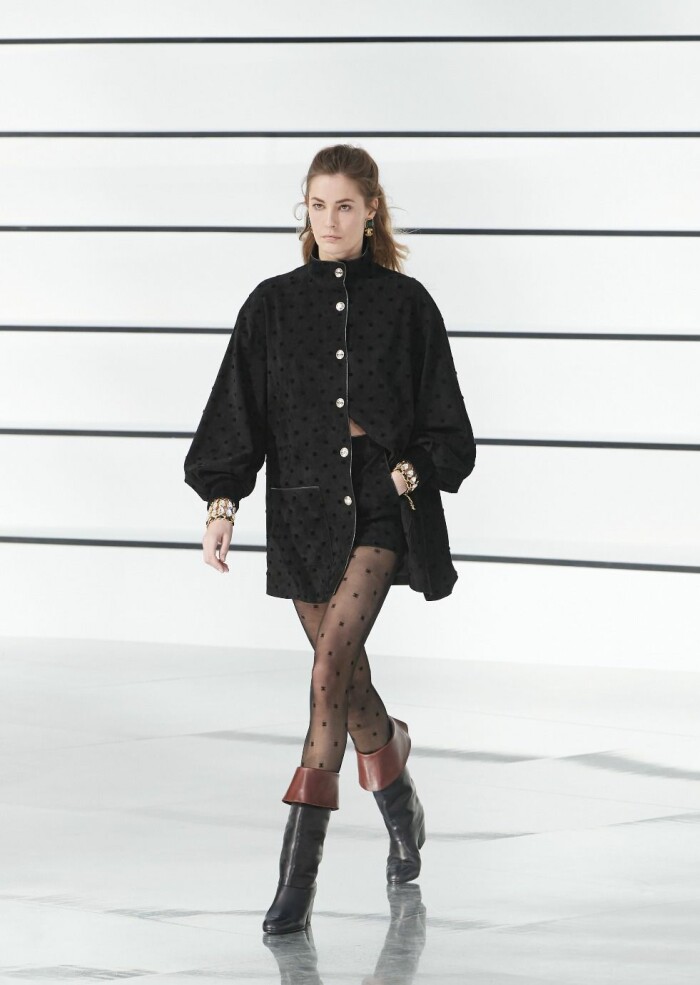 Den lilla svarta signerad Chanel AW20. Den lilla svarta signerad Chanel AW20.