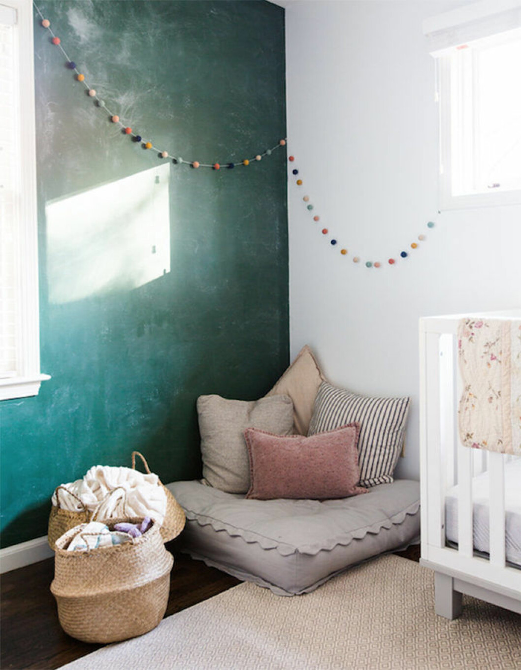 Foto: <a href="https://www.designmom.com/living-kids-paige-whitmore/" target="_blank" rel="noopener">Designmom</a> grön kalklitir