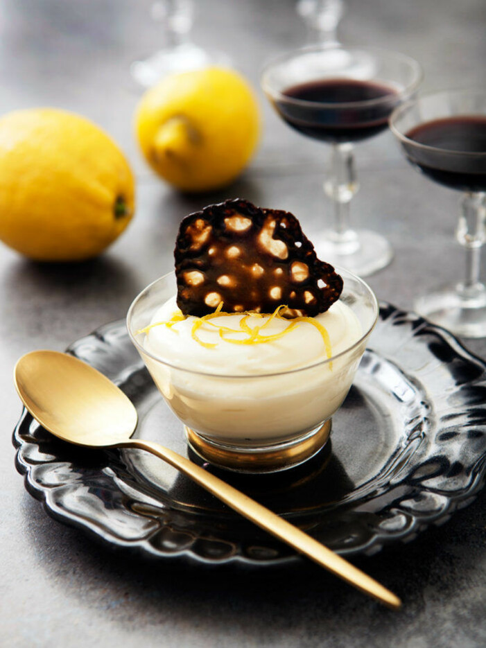 Recept på citronmousse med lakritsflarn
